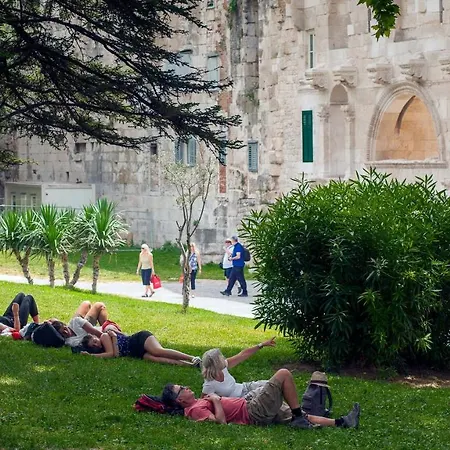 Gostinjska kuća Marie Centar 4*